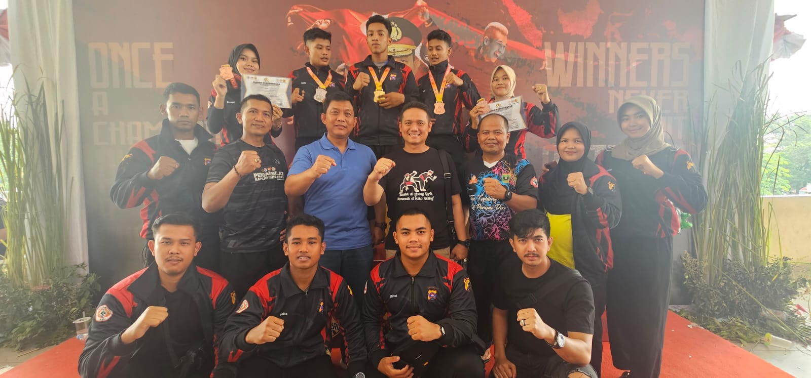 Pencak Silat Polda Sumbar Raih Medali di Kejuaraan Nasional Kapolri Cup 2 thn 2024 di Jakarta