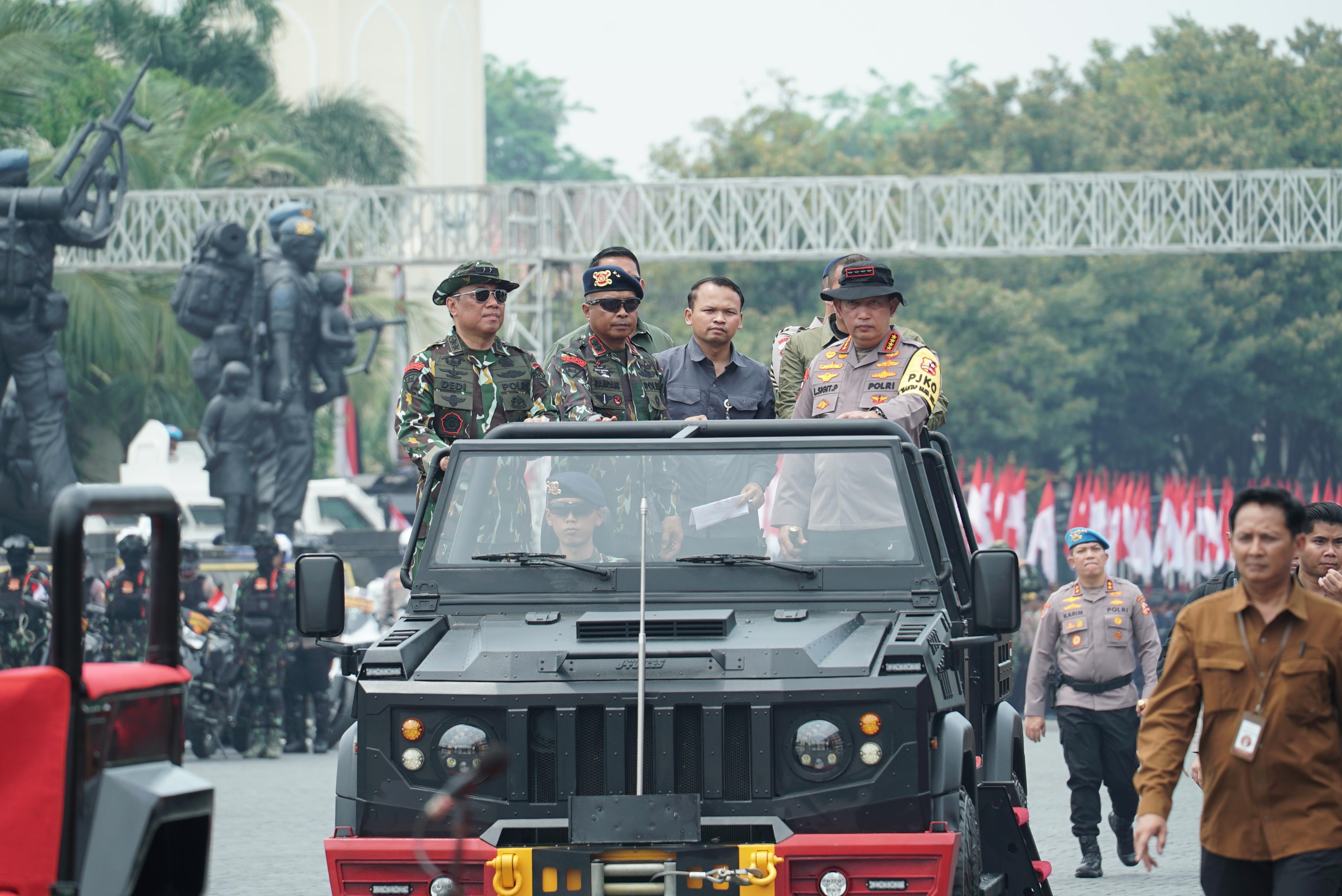 *Kapolri Cek Gladi Bersih Apel Gelar Pasukan Pengamanan Pengambilan Sumpah Presiden dan Wapres RI*