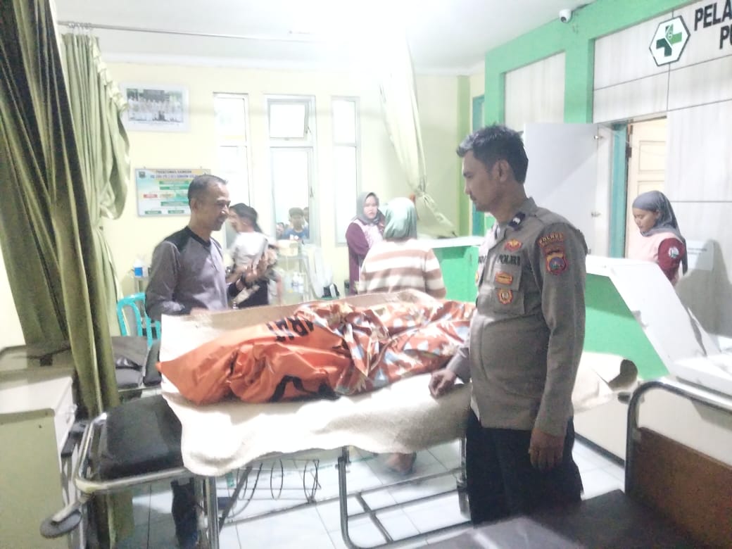 Tenggelam di Sungai, AKP Usman Nurwidi dan Personel Polsek Sijunjung Bantu Pencarian Korban